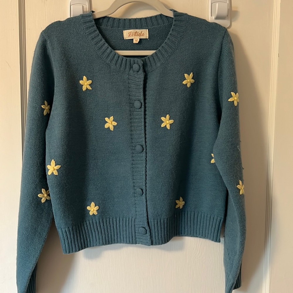 Blue embroidered cardigan with flowers